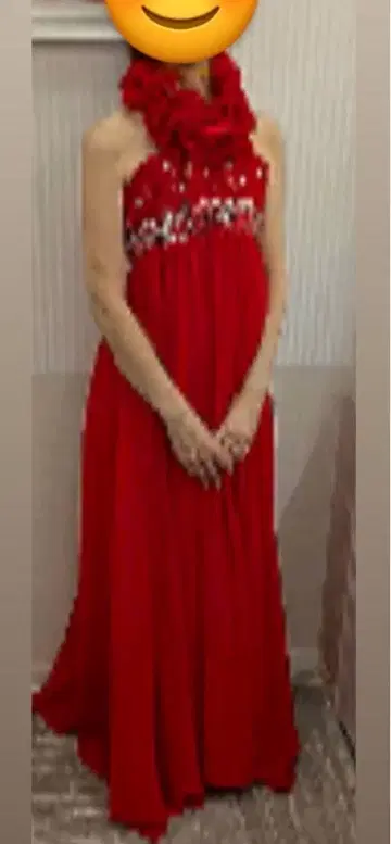 빨간색 비쥬 부착 드레스 컬러 드레스