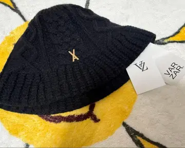 YARZAR 블랙 니트 버킷햇