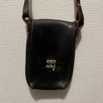 Fremont 블랙 가죽 숄더백