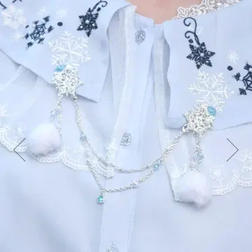 axes femme 눈장미 모티브 옷깃 클립 귀찌 kawaii