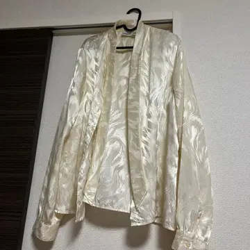 화이트 실크 셔츠 구제 의류