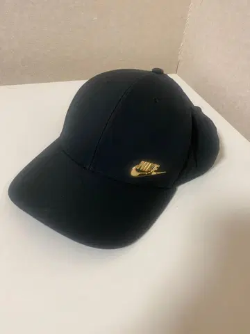 나이키 블랙 캡 골드 컬러 로고