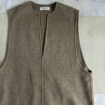 W1248 새상품급! AMOR & ALMA V넥 베스트 베이지 F사이즈