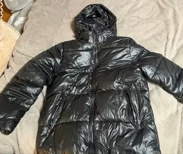 블랙 후드 부착 다운 자켓