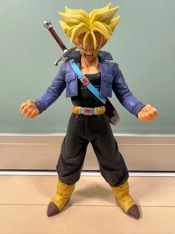 드래곤볼 제일복권 슈퍼 사이어인 트렁크스 피규어