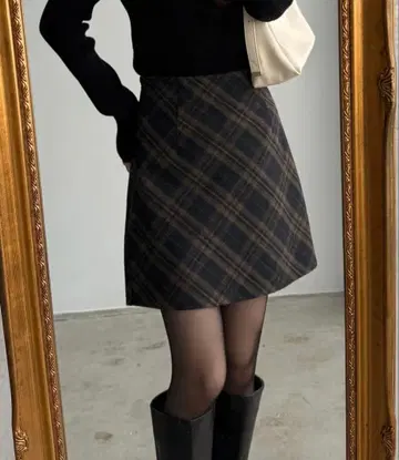 울 라이크 바이어스 체크 무늬 미니 스커트 (인팬츠 포함) 네이비