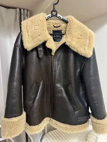 ZARA 보아 가죽 자켓