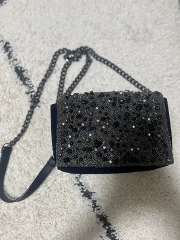 네이비 비즈 장식 클러치백