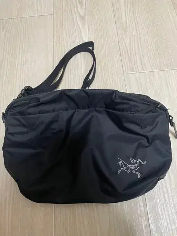 Heliad 6L 크로스바디 백 블랙