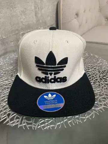 adidas 스냅백 캡 화이트/블랙