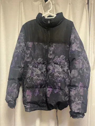 블랙 보라색 꽃무늬 다운 자켓