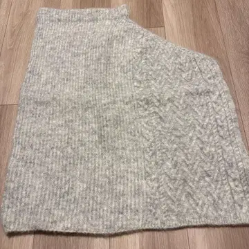 그레이 케이블 짜임 니트 베스트