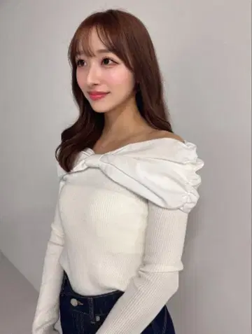 Darich 오프숄더 리본 니트탑 화이트