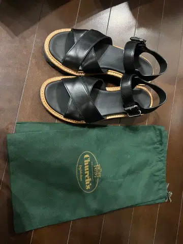 처분 가격 Church's 블랙 가죽 샌들