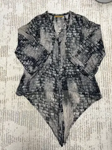 기하학 패턴 쉬폰 블라우스