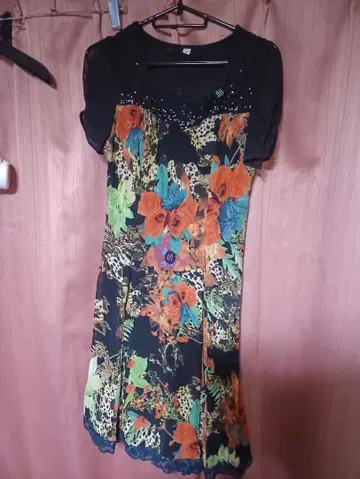 일품 꽃무늬 반팔 원피스 블랙 (검색용) 아메리 레오나르