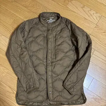 UNIQLO 화이트 마운티니어링 하이브리드 다운