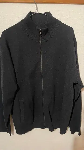 L 사이즈 다크 그레이 풀 집업 스웨터