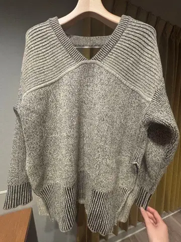 CLANE 그레이 V넥 니트 긴팔