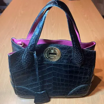 ADMJ 크로커다일풍 핸드백 블랙과 핑크
