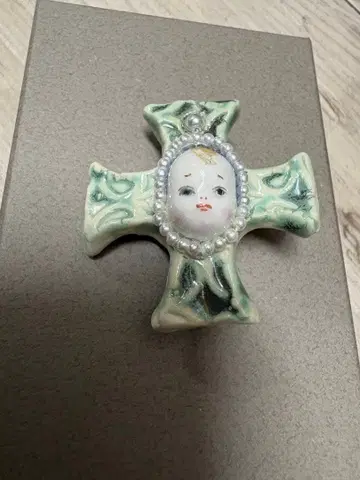 타카베 미나 씨 브로치 십자가