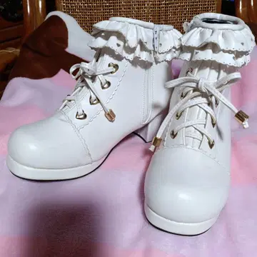 화이트 프릴 레이스업 부츠 25cm