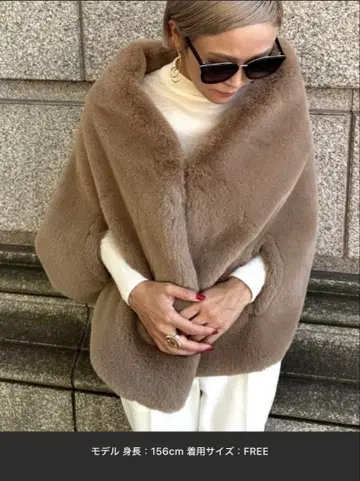 JENNE 리치 볼륨 퍼 케이프 베이지