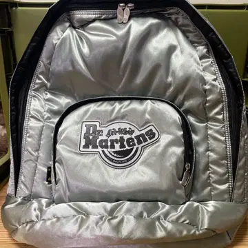 Dr.Martens 레어 닥터마틴 백팩 실버