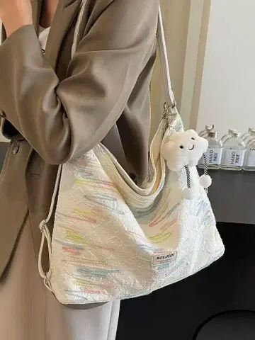 화이트 숄더백 컬러풀 스트라이프