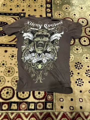 Xtreme Couture 스컬 T셔츠 브라운 y2k 시크 스타일 fuc