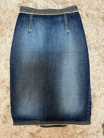 다크 데님 타이트 스커트 슬릿 포함