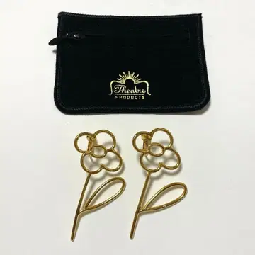 THEATRE PRODUCTS 메탈 플라워 프레임 귀찌 골드