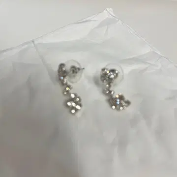 크리스탈 장식 실버 귀걸이 새상품급!