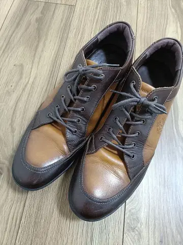 다케오 키쿠치 가죽 신발