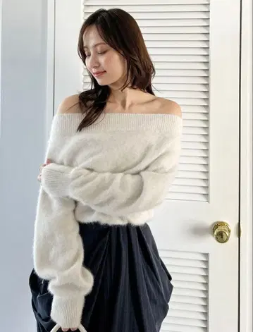 SNIDEL 폭스 알파카 오프숄더 풀오버 IVR