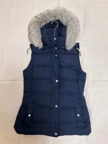 네이비 다운 베스트 TOMMY HILFIGER 타미힐피거