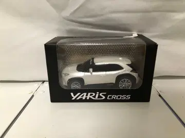 도요타 야리스 크로스 풀백 카 화이트