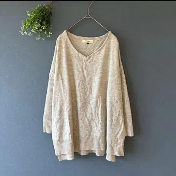 이즈뷰르 (F) 캐주얼 루즈핏 사이드 슬릿 브이넥 니트