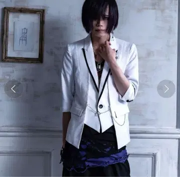 CIVARIZE 테일러드 자켓 화이트