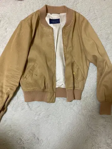 JUSGLITTY 베이지 스웨이드풍 점퍼