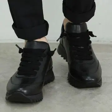 1PIU1UGUALE3 x 181 콜라보 블랙 샤크 가죽 스니커즈