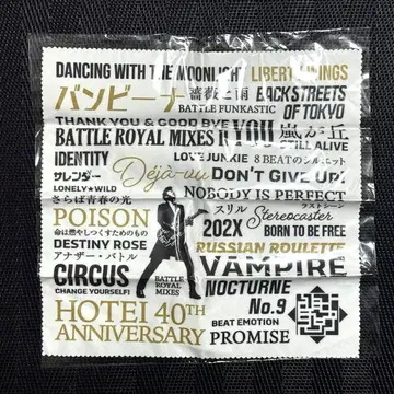 호테이 토모야스 40TH ANNIVERSARY MUSEUM 안경닦이