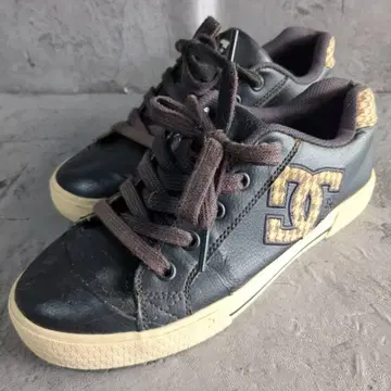 [ DC ] 디씨 (24.0) 하운드투스 블랙 스니커즈