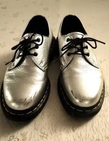 닥터마틴 3홀 실버 UK4