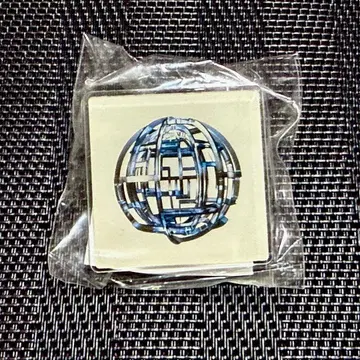 호테이 토모야스 40TH ANNIVERSARY MUSEUM 아크릴 배지