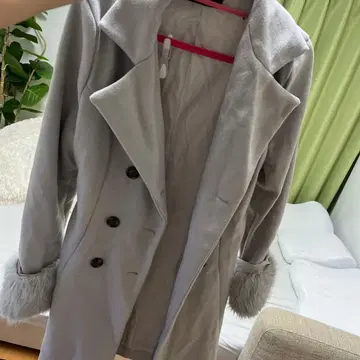 clear 퍼 달린 그레이 코트