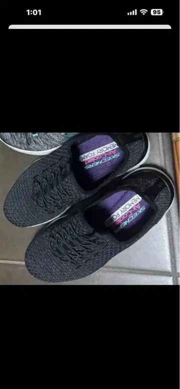 Skechers 블랙 스니커즈