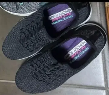 Skechers 블랙 스니커즈