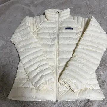 파타고니아 다운 자켓 화이트 M 사이즈 이번 시즌 구매품