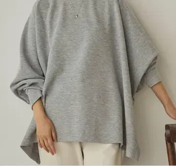 소프트 던볼 니트 와이드 실루엣 긴팔 풀오버